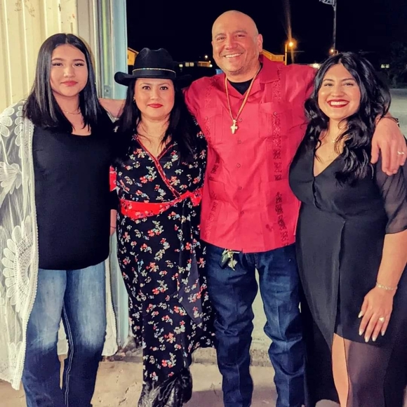 Meet your Posher, Sally - Picture 2 of 2